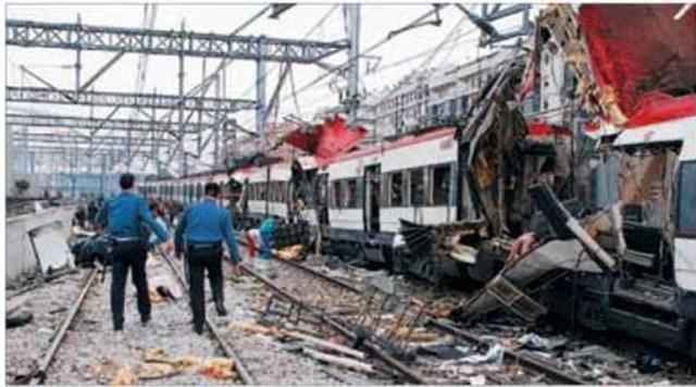 El costado izquierdo del tren de Téllez tras el atentado. En primer lugar el coche 6