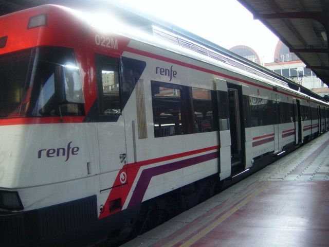 El coche 022M, 3º de Téllez, acolado a los dos que quedaron indemnes del tren de Atocha. Se encuentra en Chamartín el 15 de octubre de 2008
