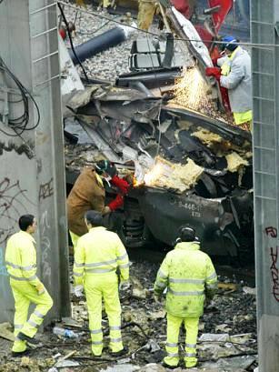 Se utiliza el soplete para dejar limpio el foco de explosión
