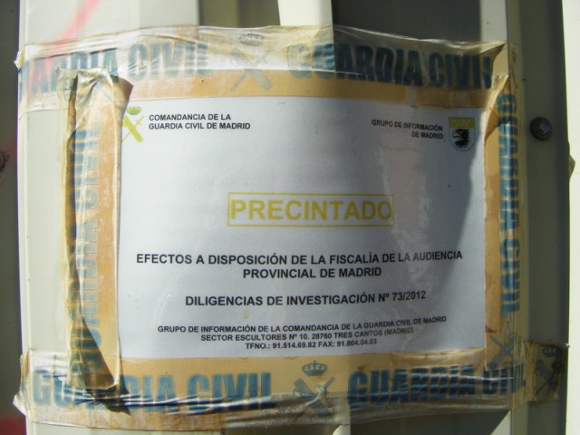 Precinto colocado por la Guardia Civil en el cobertizo