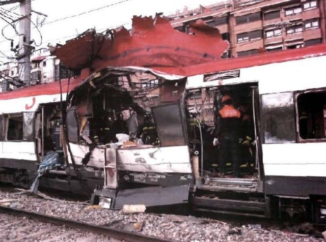 El coche 5 de Téllez tras el atentado, visto por el costado izquierdo