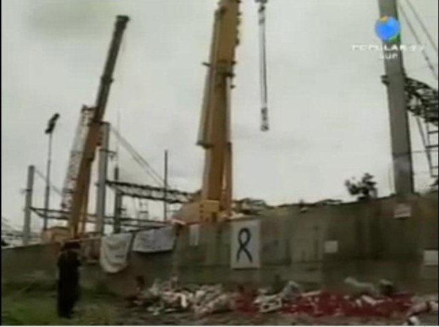 Tras retirar el coche 4, las grúas quedan en reposo en espera del próximo cargue