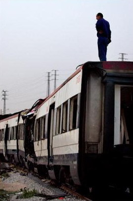 los coches 4 y 5. El 6 ya habría sido desenganchado para desguazarlo