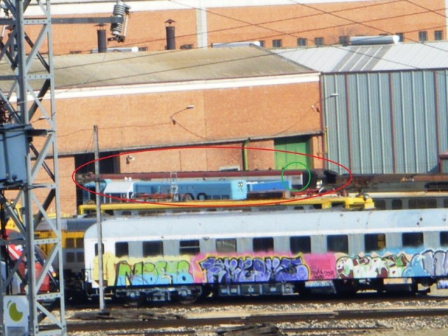 Marcado en rojo, el techo del coche 011R, en verde su número distintivo