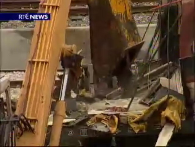 Sigue el trabajo de la cizalla