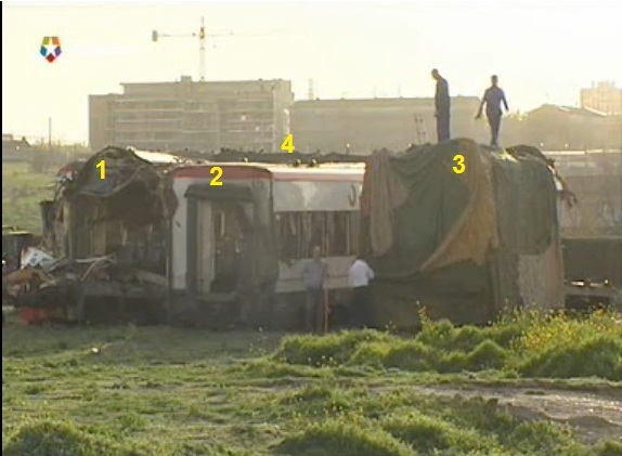 Fragmentos de los coches 5 y 6 del tren de Téllez depositados en Villaverde