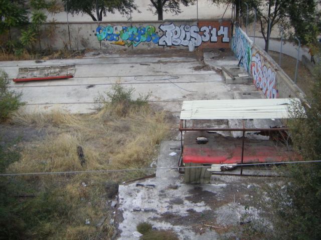 El 22 de octubre de 2013, el cobertizo está desmantelado y expoliado. Sólo quedan dos piezas del techo