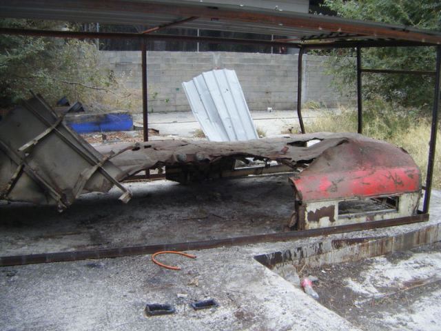 La parte del techo que cubría el foco de la explosión aún está dentro de los restos del cobertizo el 22 de octubre