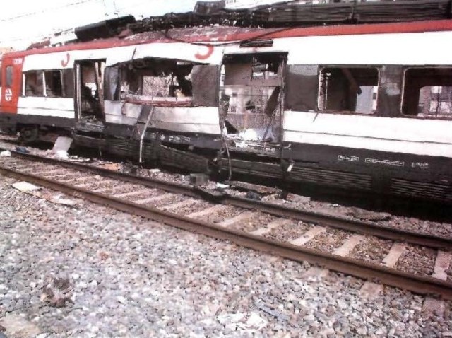 El coche 1 de Téllez tras la explosión, visto por su costado izquierdo