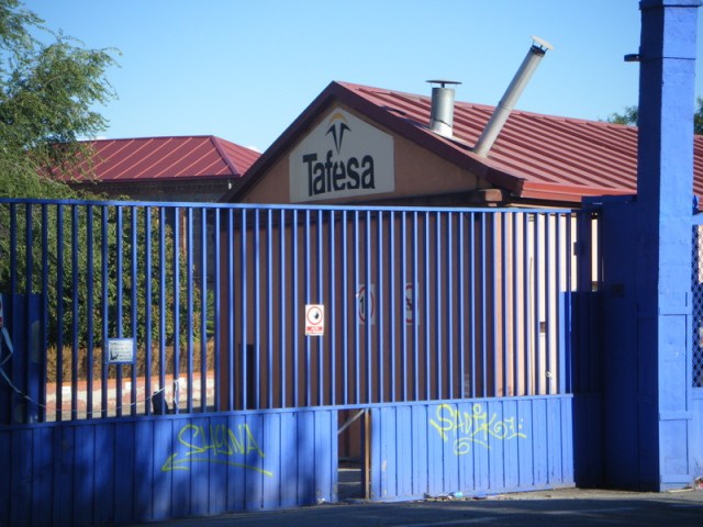 El 11 de septiembre aparece un hueco en las chapas de la puerta de acceso a los talleres