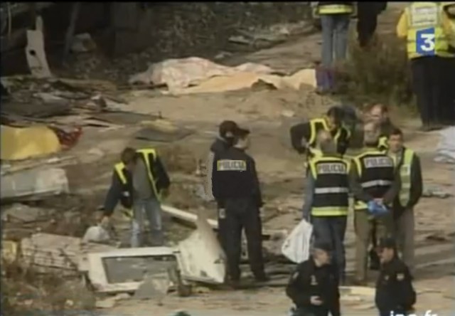 Policías con bolsas