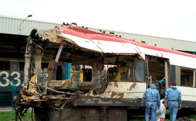 El 17 de marzo de 2004, se indaga en los restos del tren de Téllez en Villaverde