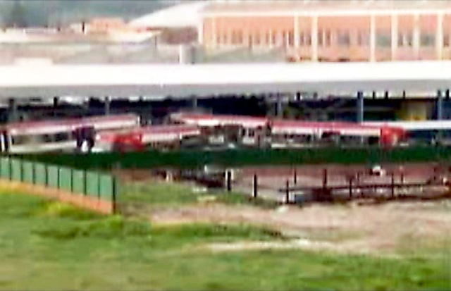 Procedente de un video. Los medios coches 1 y 4 de Téllez en el taller de Villaverde