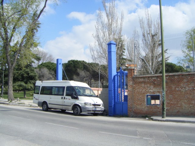 Tapiado de la entrada al solar que ocuparon los talleres