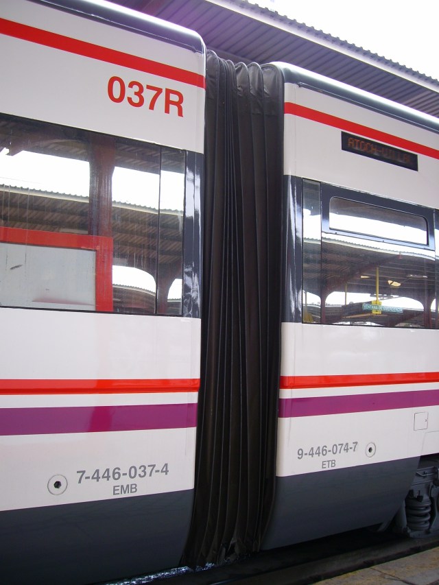 Unión de los coches 037R y 074M