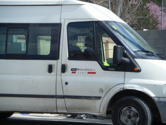 Vehículo de la empresa que realiza el tapiado