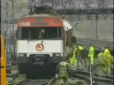 Las grandes dificultades del paso por los cambios de vía, obligan al acompañamiento con personal a pie