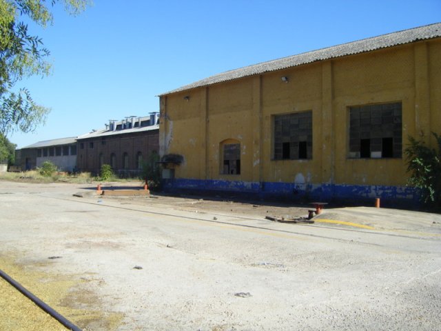 Naves del taller de Tafesa el 16 de septiembre de 2013