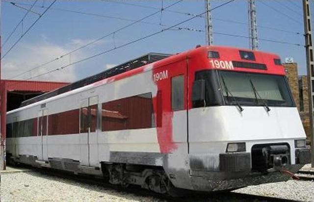 Los coches 4, 5 y 6 de Santa Eugenia en el taller de pintura de Fuencarral en junio de 2005